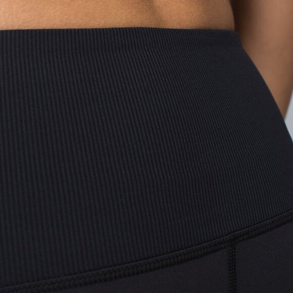 Lululemon Inky Floral Seek the Heat Mesh Crop Pant - Picture 7 of 16